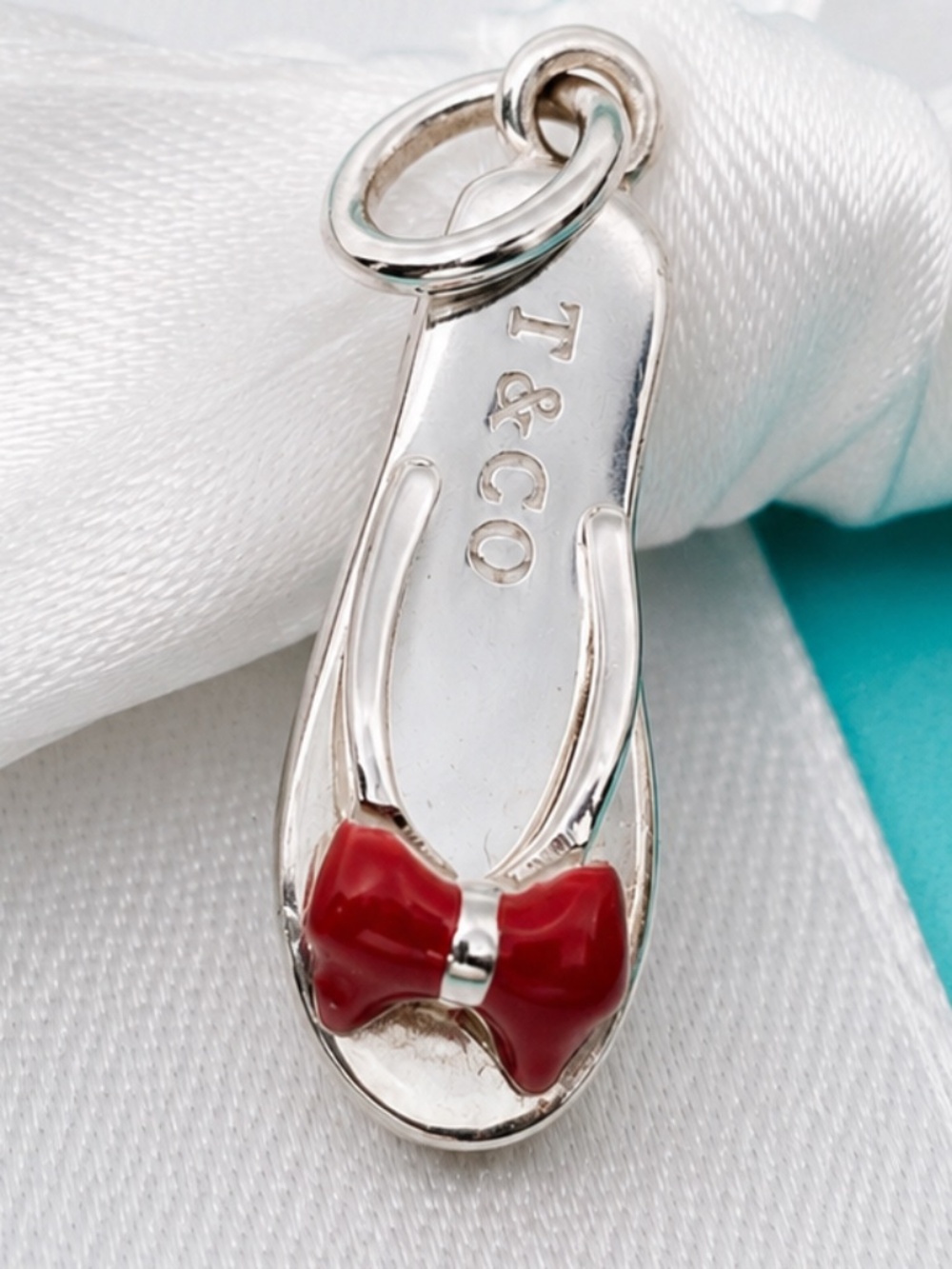 TIFFANY & CO SILVER FLIP FLOP RED ENAMEL CHARM PENDANT retired with box